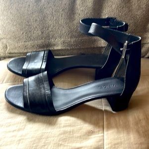 Vince dress sandals. Worn once. Adorable!